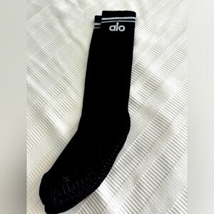 New ALO Yoga black mid calf barre Pilates grip grippy socks medium